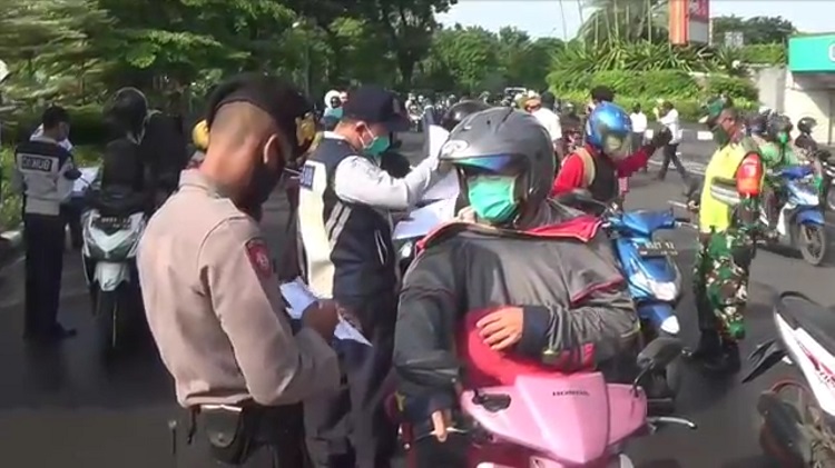 Sanksi Tegas PSBB di Surabaya Raya, Boncengan Langsung Diturunkan