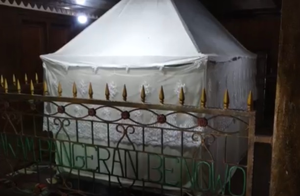 Keajaiban Gentong Kong di Masjid  Sunan Abinawa Kendal, Airnya Tak Pernah Kering
