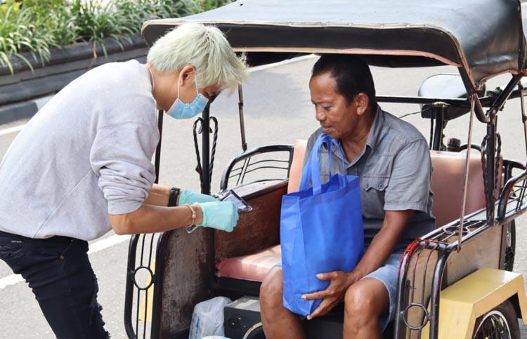 Pengusaha Muda di Yogyakarta Ini Bagikan Sembako, meski Usahanya Mati Suri