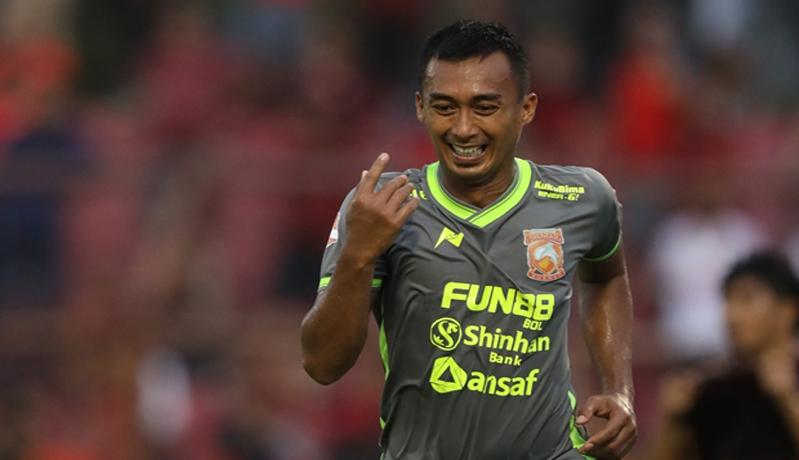 Kompetisi Terhenti, Gelandang Borneo FC Jadi Rajin Nonton Siaran Ulang Sepak Bola