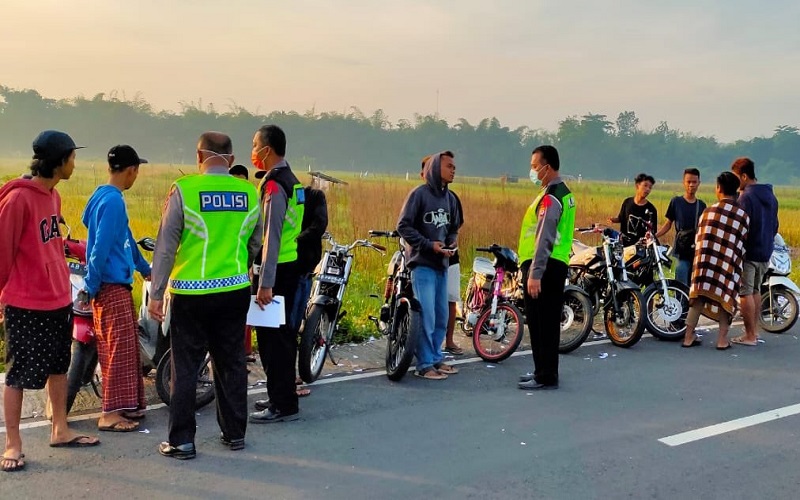 title Bubarkan Balap Liar, Polres Sleman: Ramadan Harusnya Perbanyak Ibadah Bubarkan Balap Liar, Polres Sleman: Ramadan Harusnya Perbanyak Ibadah