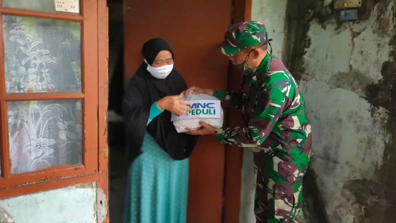 MNC Peduli Bagikan Sembako kepada Warga Depok Terdampak Covid-19