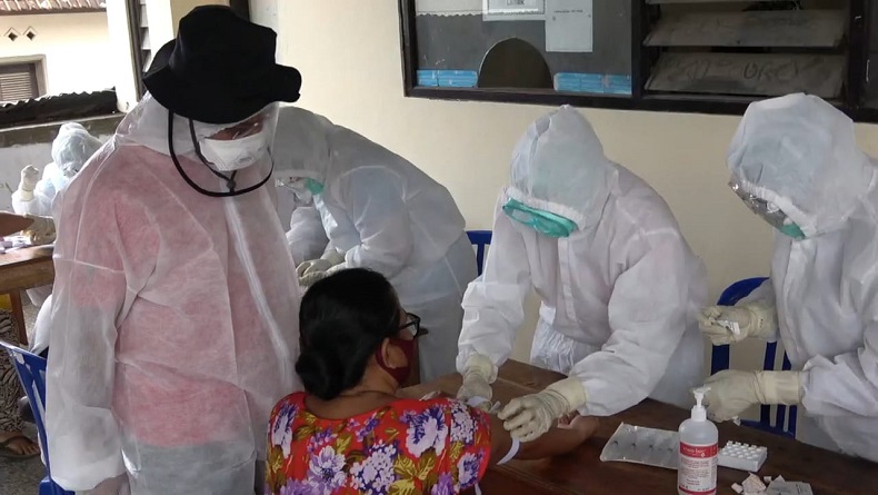 Reaktif Covid-19, 12 Warga Banjar Sayan Baleran Badung Dites Swab