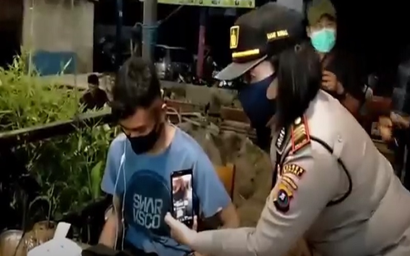 Razia Kafe di Binjai, Personel Gabungan Siarkan Langsung Warga yang Bandel di Medsos