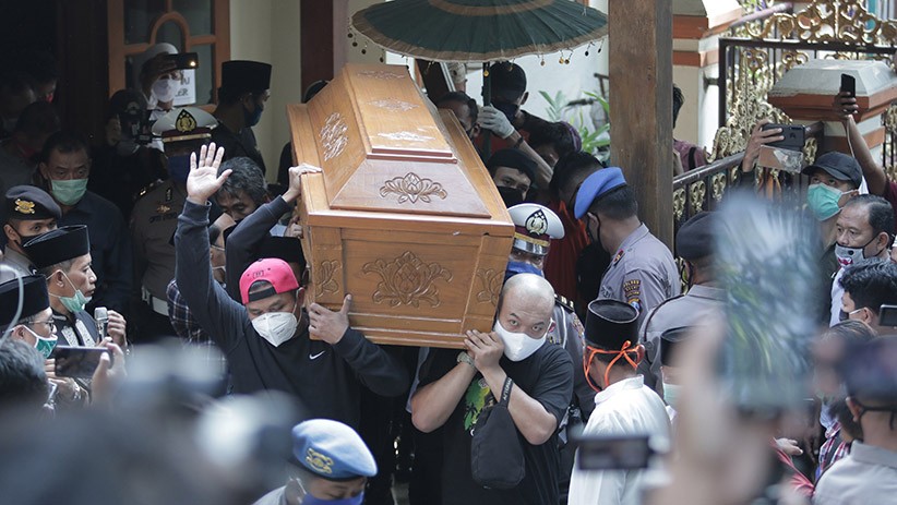 Suasana Haru Pemakaman Didi Kempot di Ngawi - Bagian 4