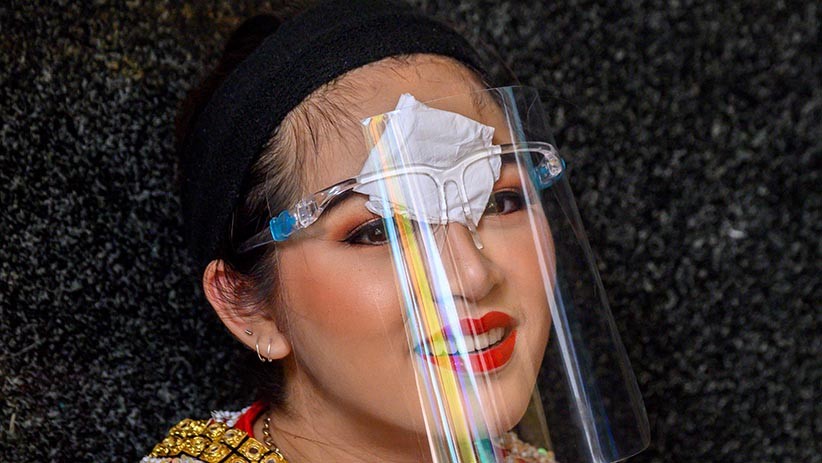 Thailand Longgarkan Lockdown, Penari Tampil dengan Pelindung Wajah - Bagian 5