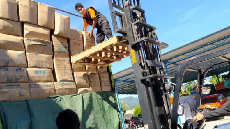 Penuhi Kebutuhan Tenaga Medis, Pemprov Sumbar Impor 52.200 APD Premium dari China