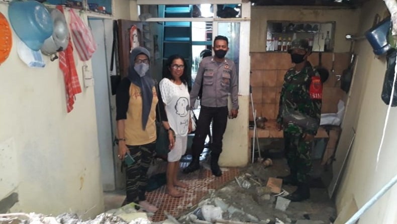 Longsoran Tanah dan Batu akibat Hujan Deras Menimpa 2 Rumah di Kota Maluku