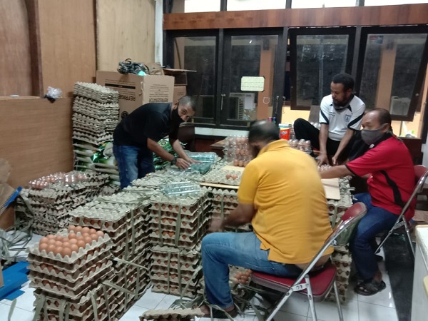 Pemkab Jayapura Siapkan 400 Rak Telur Setiap Hari untuk Warga Terdampak Covid-19 