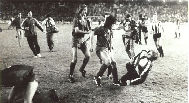 Kerusahan antara pemain Barcelona Vs Athletic Bilbao di final Copa del Rey 1984