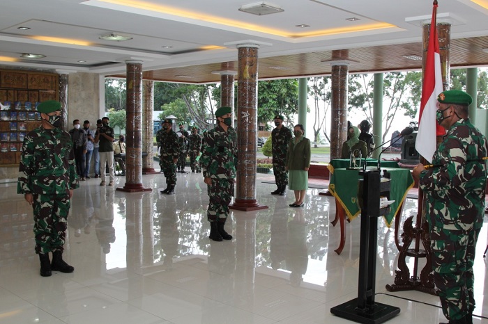 6 Pejabat Kodam Cenderawasih Sertijab, Pangdam: Jadikan Acara Ini Langkah Awal Tingkatkan Kinerja