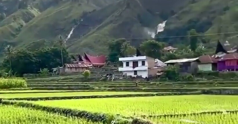 title Wisata Eksotis Desa Bonan Dolok di Danau Toba, Ada Air Terjun dan Bukit Hijau Wisata Eksotis Desa Bonan Dolok di Danau Toba, Ada Air Terjun dan Bukit Hijau
