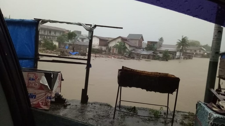 title Puluhan Desa di Banda Aceh Dilanda Banjir, Warga Bertahan di Rumah Puluhan Desa di Banda Aceh Dilanda Banjir, Warga Bertahan di Rumah