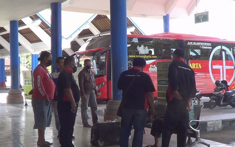 title Sopir Travel Jawa Bali Reaktif Rapid Test, Dipulangkan ke Banyuwangi Sopir Travel Jawa Bali Reaktif Rapid Test, Dipulangkan ke Banyuwangi