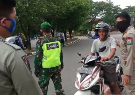 Tak Pakai Masker, 200 Pengendara di Palembang Dikarantina