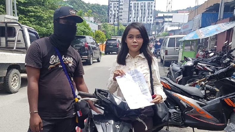 title 2 Tahun Hilang di Jayapura, Motor Gadis Muda Ini Dikembalikan Polisi 2 Tahun Hilang di Jayapura, Motor Gadis Muda Ini Dikembalikan Polisi