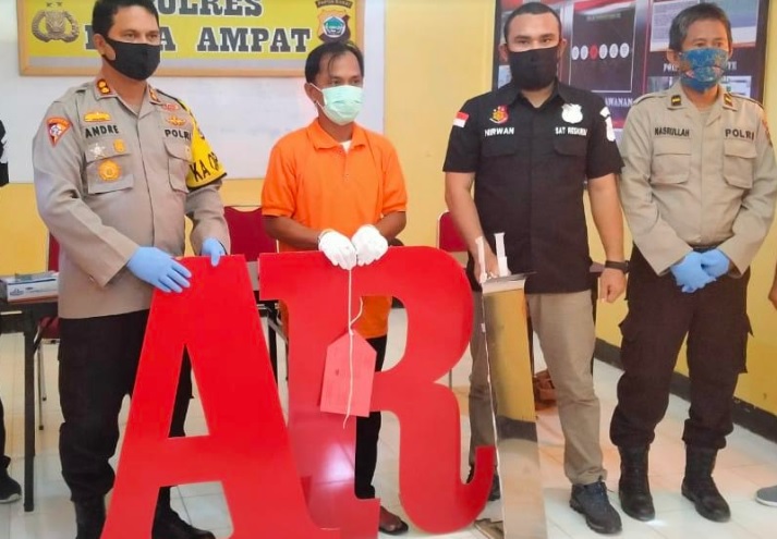 Emosi Belum Terima Upah, Pemuda Ini Nekat Rusak Tugu Ikon Wisata Raja Ampat