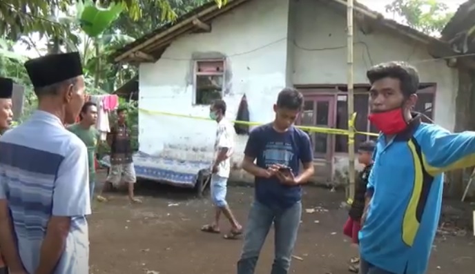 Tragis, Istri di Jember Ditemukan Tewas di Kamar, Suami Gantung Diri di Pohon