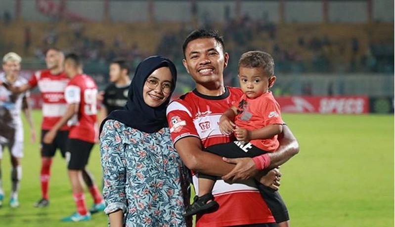 Kompetisi Terhenti, Istri Pemain Madura United Kangen Nonton Pertandingan