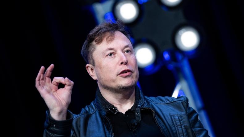 Elon Musk Kalahkan Jeff Bezos dalam Tender Pengadaan Roket Luar Angkasa