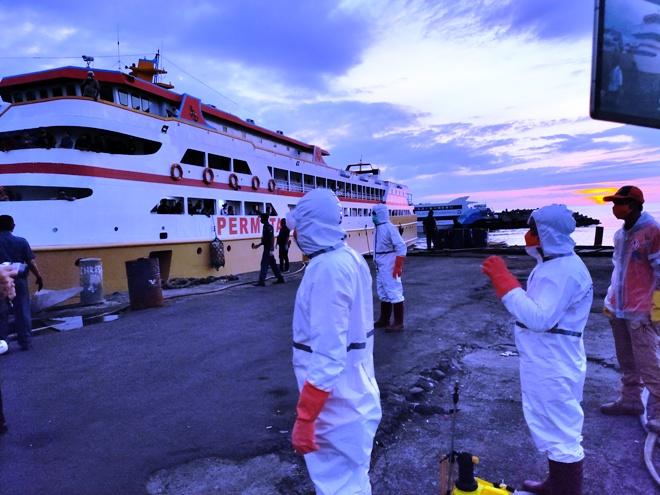 title Pulang dari Ternate, 55 Warga Sulut yang Tiba di Pelabuhan Manado Jalani Rapid Test Pulang dari Ternate, 55 Warga Sulut yang Tiba di Pelabuhan Manado Jalani Rapid Test