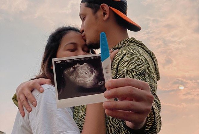 Selamat, Bunga Jelitha Hamil Anak Pertama dengan Syamsir Alam