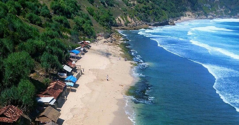 Bali ala Wonogiri, Indahnya Pantai Nampu Tersembunyi di Antara Tebing Karang