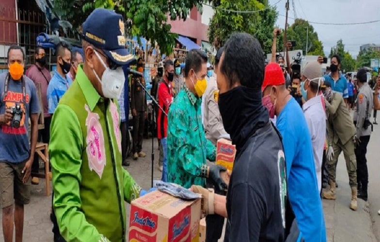 Pemprov Papua Salurkan 2.000 Paket Sembako ke Lokasi Karantina di Jayapura
