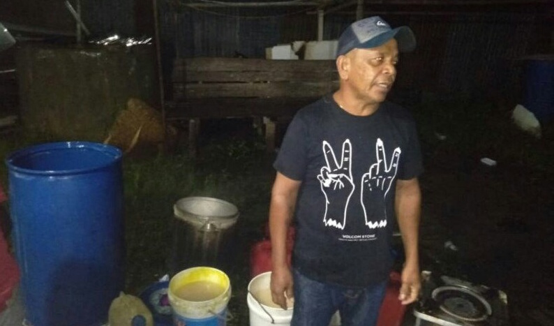 title Pria di Merauke Ditangkap karena Bikin Pabrik Miras di Rumah Kontrakan Pria di Merauke Ditangkap karena Bikin Pabrik Miras di Rumah Kontrakan
