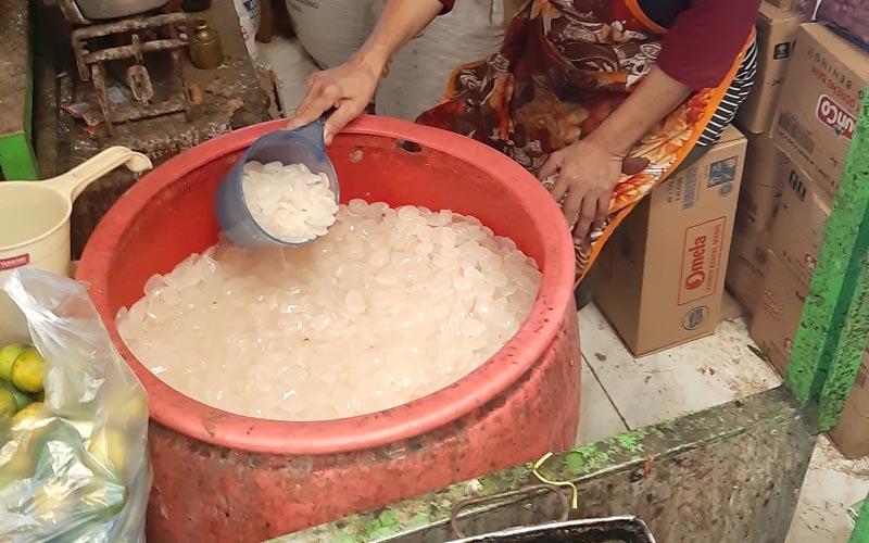 Jualan Kolang-kaling 30 Tahun, Pedagang Ini Keluhkan Ramadan Tahun Ini Sepi