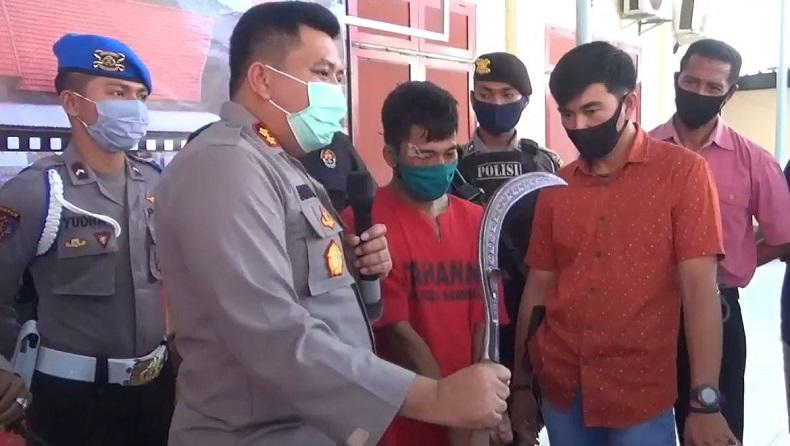 title Tantang Polisi Duel Pakai Sajam, Residivis Pembunuhan di Sampang Ditangkap Tantang Polisi Duel Pakai Sajam, Residivis Pembunuhan di Sampang Ditangkap