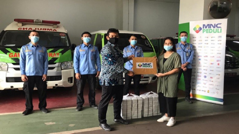 MNC Peduli dan PT Produser Pangan Asia Berbagi Makanan kepada Petugas Ambulans