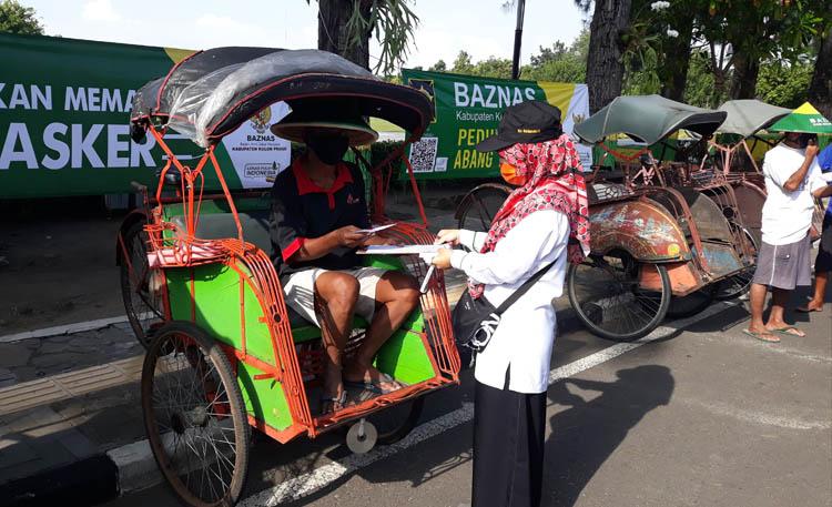 title Baznas Kulonprogo Salurkan Zakat kepada Tukang Becak Baznas Kulonprogo Salurkan Zakat kepada Tukang Becak