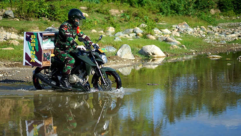 Babinsa Ini Sisihkan 3 Bulan Uang Tunjangan untuk Bantu Warga Miskin - Bagian 3