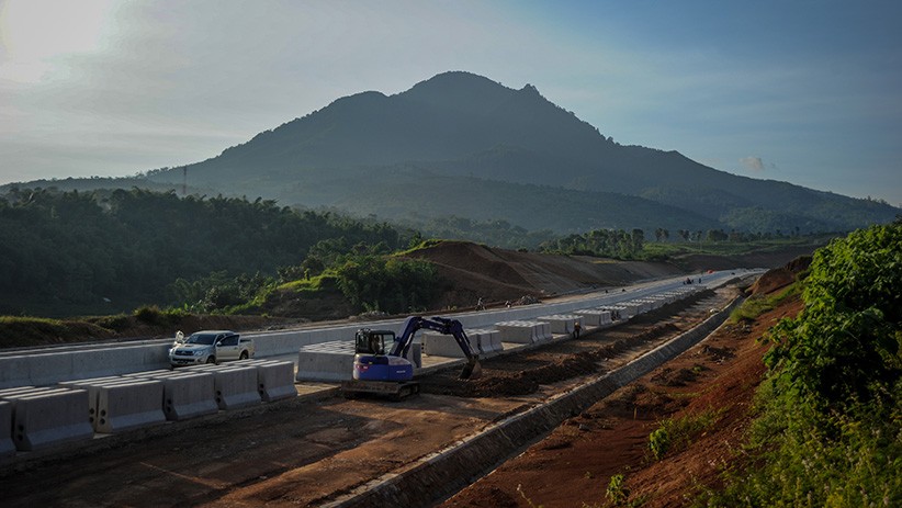 Proyek Tol Cisumdawu Tetap Berjalan dengan Protokol Kesehatan Ketat - Bagian 1