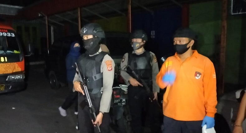 Densus 88 Geledah Tempat Futsal di Tasikmalaya, Temukan Puluhan Peralatan Latihan Militer