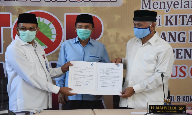 Sisihkan Gaji, Karyawan Perumda Air Minum Padang Bantu 6 Ton Beras untuk Warga