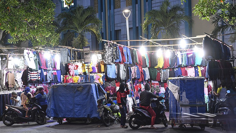 Pedagang Kaki Lima Padati Jalan Kramat Raya Jakarta - Bagian 4