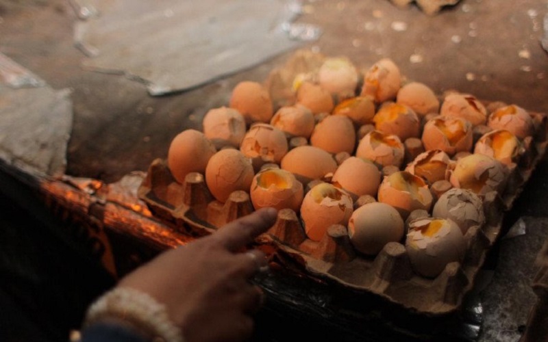 Duh, Telur Berisi Embrio Ayam Beredar di Pasar Bogor