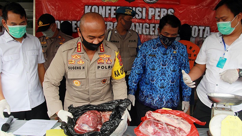 Polisi Sita 500 Kg Daging Oplosan Babi dan Sapi dari Pasar Bengkok Cipondoh - Bagian 2