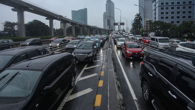 Penampakan Macet Total di Tol Dalam Kota saat Pemberlakuan PSBB Jakarta - Bagian 3