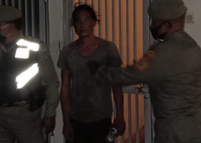 PKM di Denpasar, Pengendara Mabuk Tolak Pemeriksaan Identitas Diamankan Satpol PP