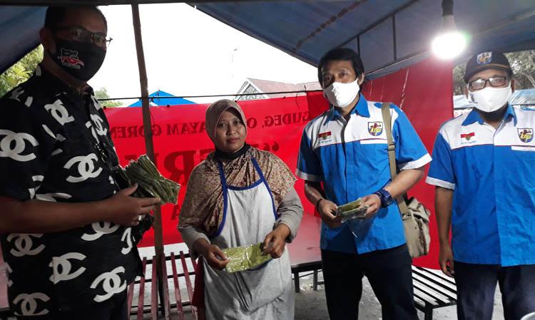 Cegah Penyebaran Covid-19, KNPI Kulonprogo Bagikan Ratusan Masker  