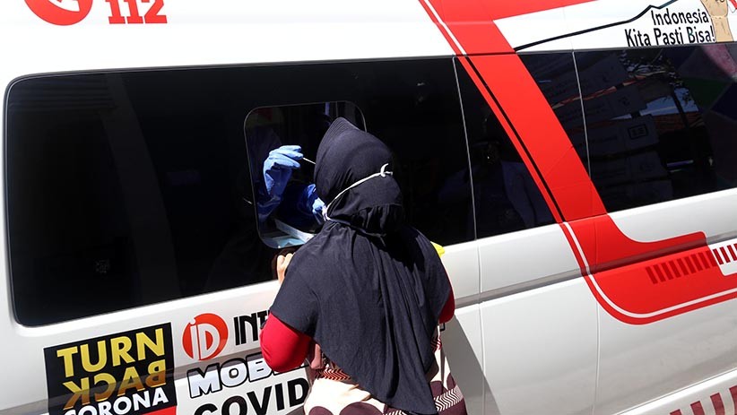 Ratusan Warga Sekitar Pabrik Sampoerna Jalani Tes Swab Covid-19 - Bagian 2