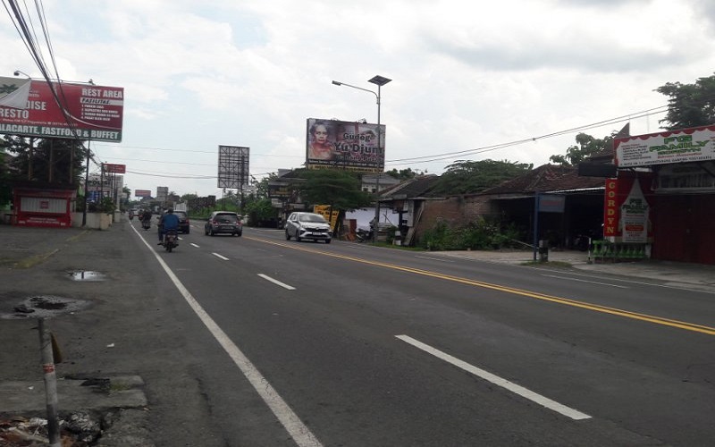 title H-4 Lebaran, Arus Lalu Lintas di Jalan Wates Yogyakarta Sepi H-4 Lebaran, Arus Lalu Lintas di Jalan Wates Yogyakarta Sepi