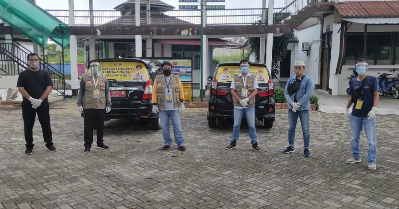 title Perpustakaan Libur, Dispersip Kalsel Turun ke Desa Ajak Warga Cegah Covid-19 Perpustakaan Libur, Dispersip Kalsel Turun ke Desa Ajak Warga Cegah Covid-19