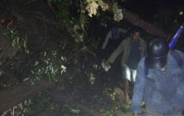 Jalur Utama Cianjur Selatan Putus akibat Longsor