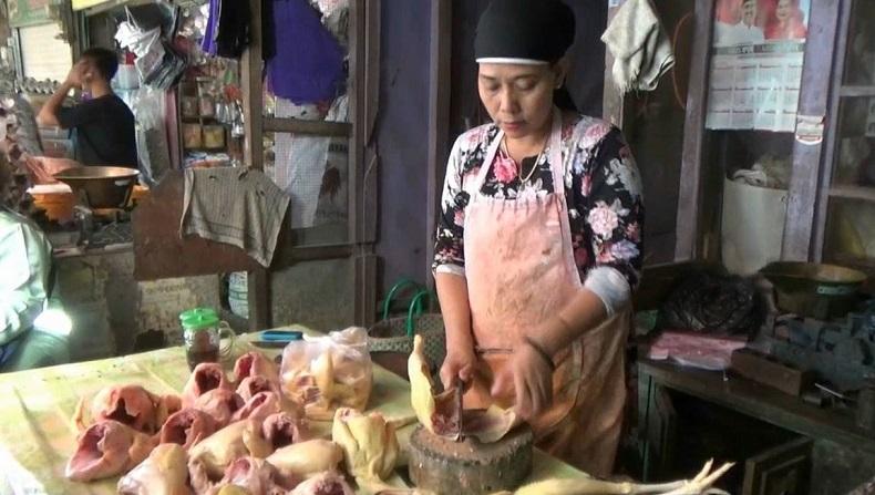 title Harga Daging Ayam dan Bawang Merah di Bojonegoro Naik Jelang Lebaran Harga Daging Ayam dan Bawang Merah di Bojonegoro Naik Jelang Lebaran