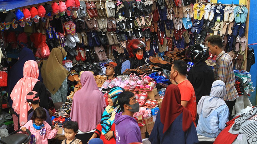 Belanja Kebutuhan Lebaran, Warga Padati Pasar Tradisional Tertua di Pontianak - Bagian 2