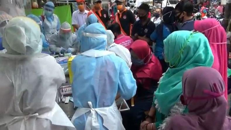 Gugus Tugas Covid-19 Bondowoso Rapid Test di Pertokoan, 152 Orang Nonreaktif